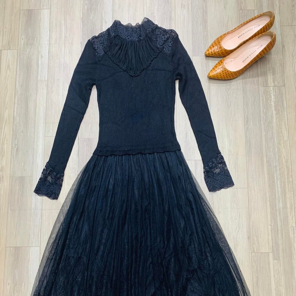Short Flared Dress with Long Sleeves and Waist Cinching - Picture 1 of 6